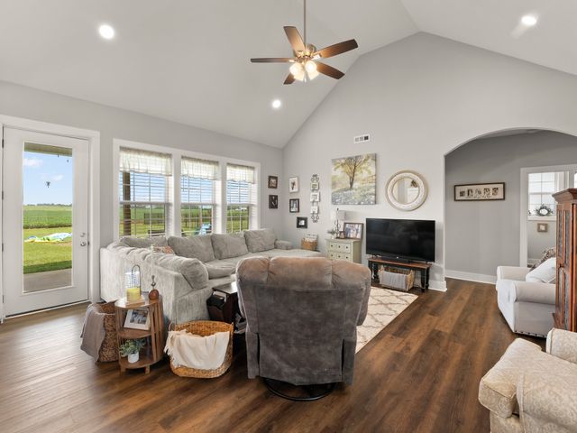 246 Lookout Dr, Winchester, TN 37398