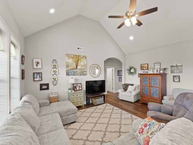 246 Lookout Dr, Winchester, TN 37398