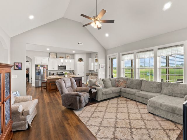 246 Lookout Dr, Winchester, TN 37398