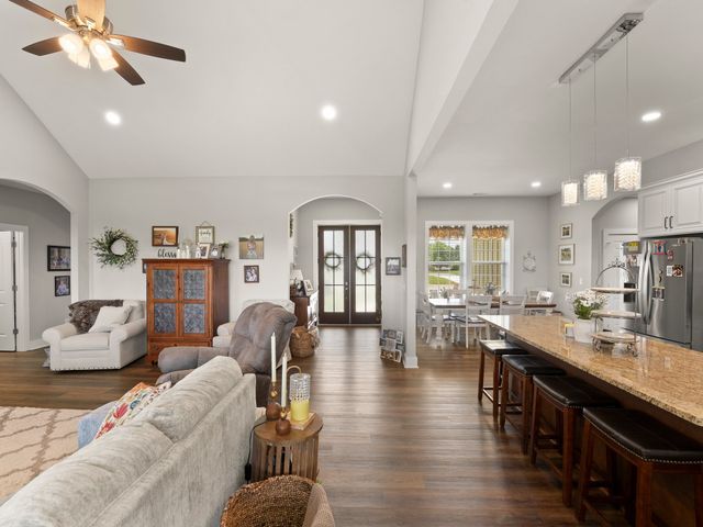 246 Lookout Dr, Winchester, TN 37398