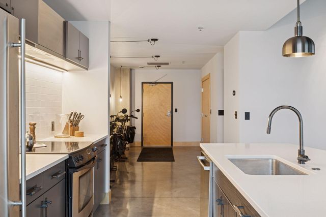 345 6th Avenue N 405, Minneapolis, MN 55401