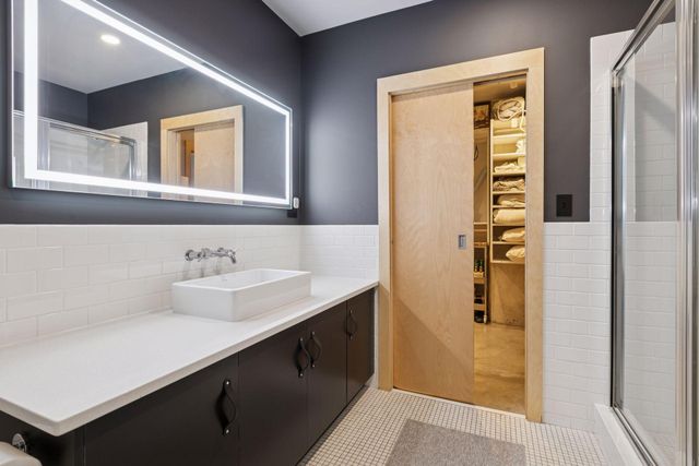 345 6th Avenue N 405, Minneapolis, MN 55401