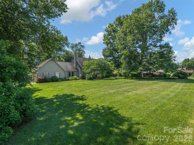 3 Carolewood Drive, Horse Shoe, NC 28742