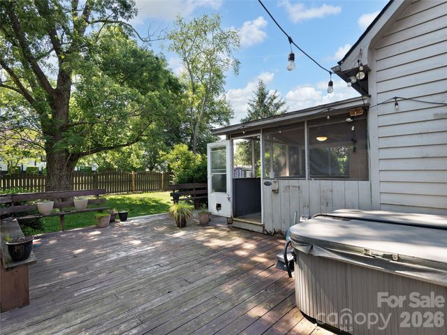 3 Carolewood Drive, Horse Shoe, NC 28742