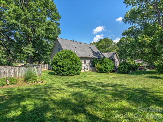 3 Carolewood Drive, Horse Shoe, NC 28742