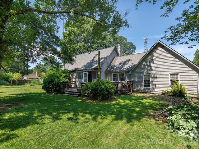 3 Carolewood Drive, Horse Shoe, NC 28742