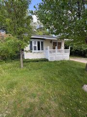 182 River Trail Drive, Bay City, MI 48706