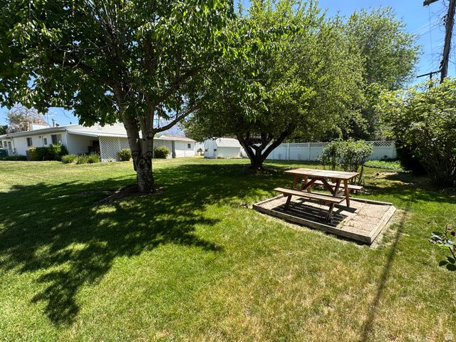 367 HAWTHORNE DR, Layton, UT 84041