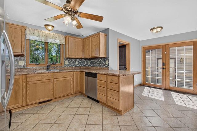 317 S 5TH AVENUE, Winneconne, WI 54986
