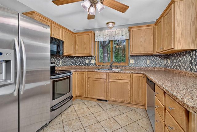 317 S 5TH AVENUE, Winneconne, WI 54986