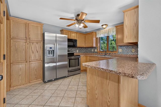 317 S 5TH AVENUE, Winneconne, WI 54986