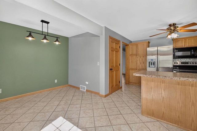 317 S 5TH AVENUE, Winneconne, WI 54986