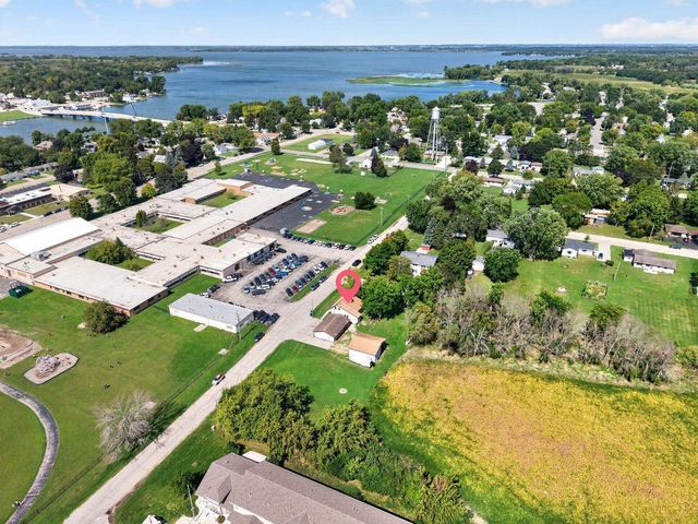 317 S 5TH AVENUE, Winneconne, WI 54986