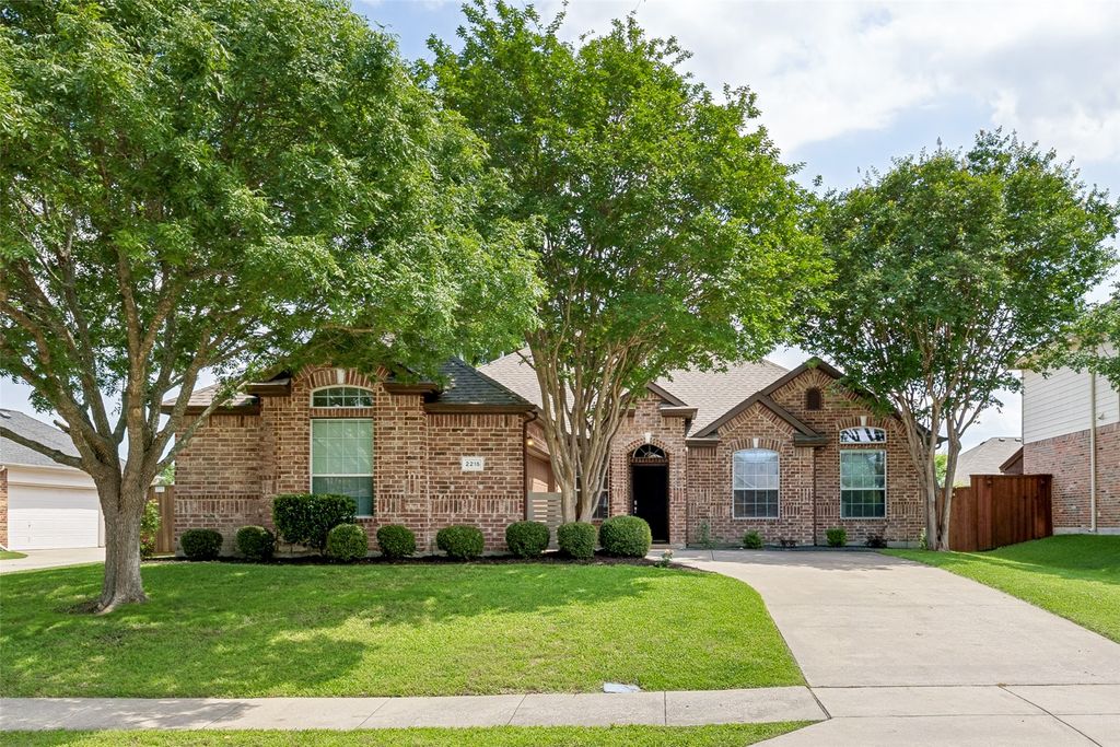 2215 Quail Hollow Drive, Sachse, TX 75048