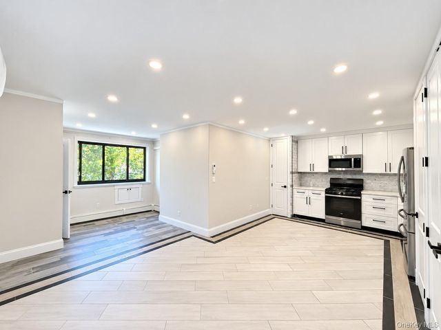 7252 Metropolitan Avenue 2B, Middle Village, NY 11379