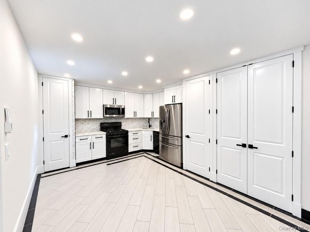 7252 Metropolitan Avenue 2B, Middle Village, NY 11379