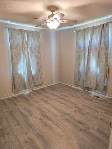 421 57th Street SW, Albuquerque, NM 87121