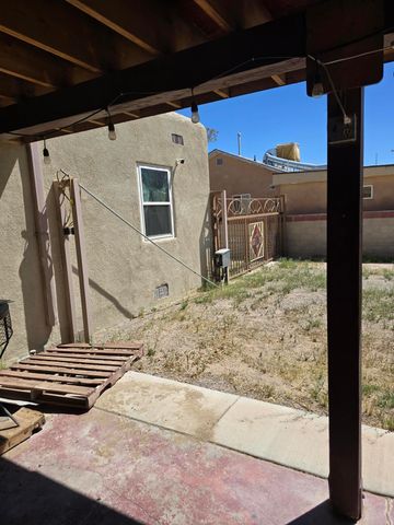 421 57th Street SW, Albuquerque, NM 87121