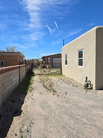 421 57th Street SW, Albuquerque, NM 87121