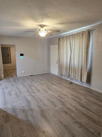 421 57th Street SW, Albuquerque, NM 87121