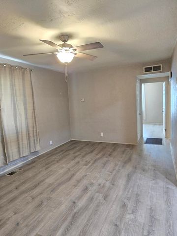 421 57th Street SW, Albuquerque, NM 87121