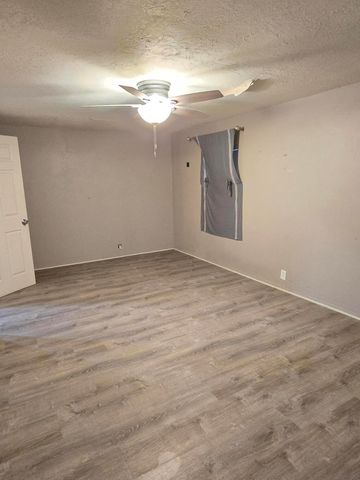 421 57th Street SW, Albuquerque, NM 87121