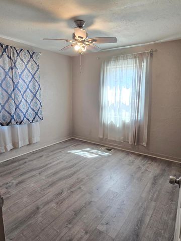 421 57th Street SW, Albuquerque, NM 87121