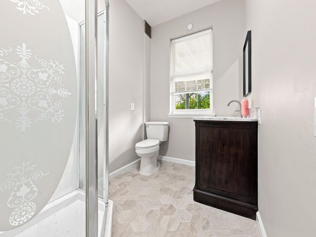 516 Collins, Frankfort, KY 40601