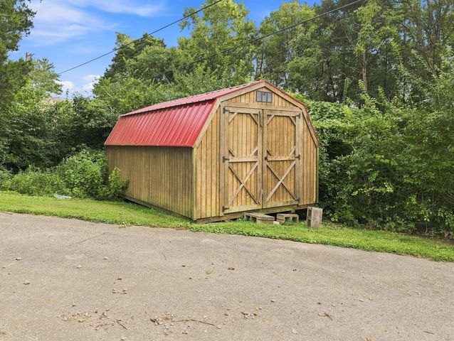 516 Collins, Frankfort, KY 40601