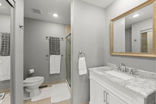 1042 N Thackeray Drive, Palatine, IL 60067