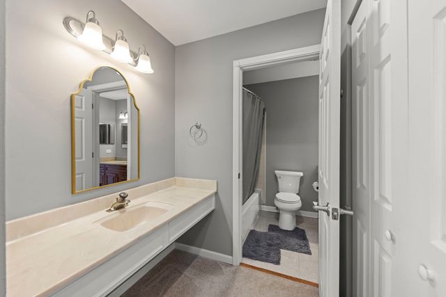 1042 N Thackeray Drive, Palatine, IL 60067