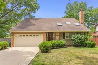 1042 N Thackeray Drive, Palatine, IL 60067