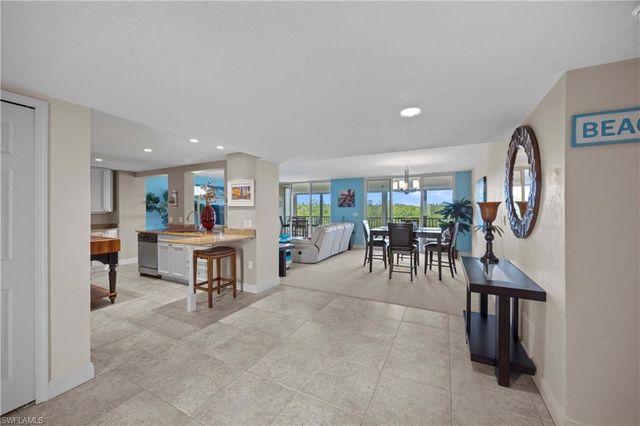 15 Bluebill AVE 103s, Naples, FL 34108