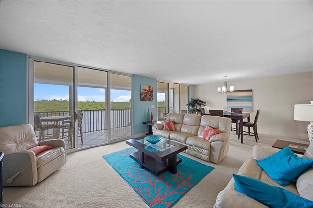 15 Bluebill AVE 103s, Naples, FL 34108