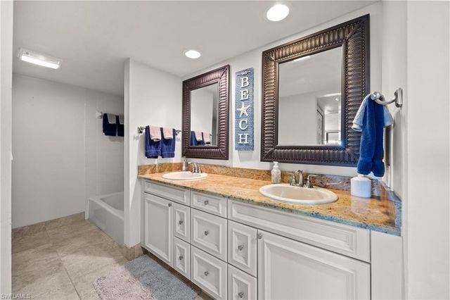15 Bluebill AVE 103s, Naples, FL 34108