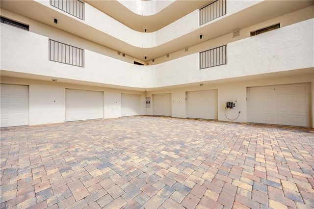 15 Bluebill AVE 103s, Naples, FL 34108