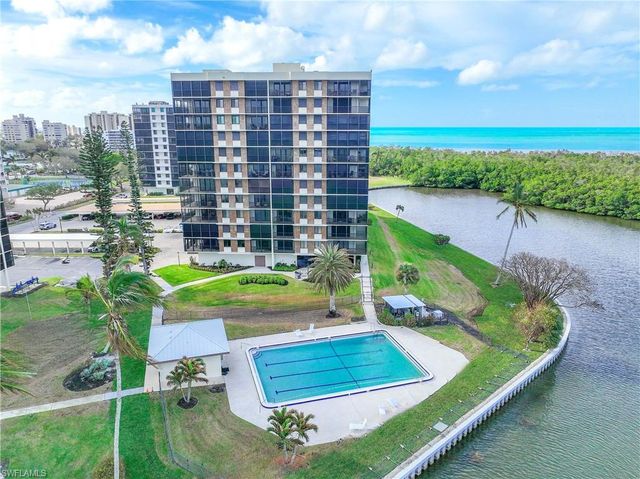 15 Bluebill AVE 103s, Naples, FL 34108