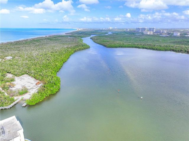 15 Bluebill AVE 103s, Naples, FL 34108