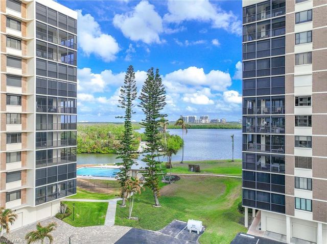 15 Bluebill AVE 103s, Naples, FL 34108