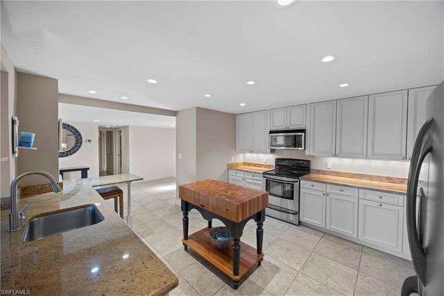15 Bluebill AVE 103s, Naples, FL 34108