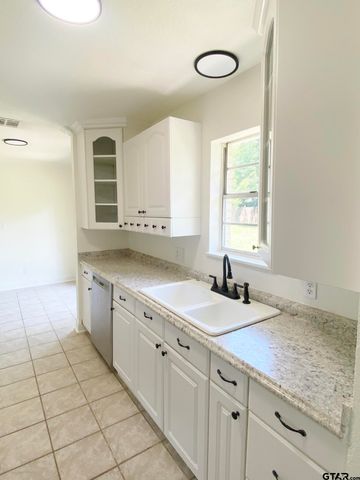 209 La Jodepa Street, Grand Saline, TX 75140