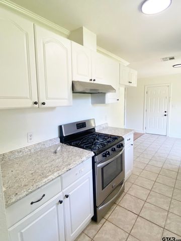 209 La Jodepa Street, Grand Saline, TX 75140