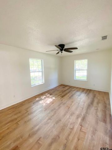 209 La Jodepa Street, Grand Saline, TX 75140