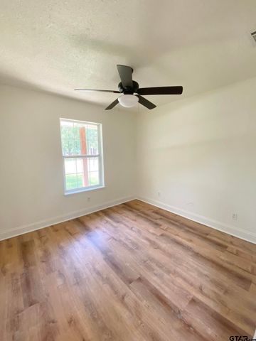 209 La Jodepa Street, Grand Saline, TX 75140