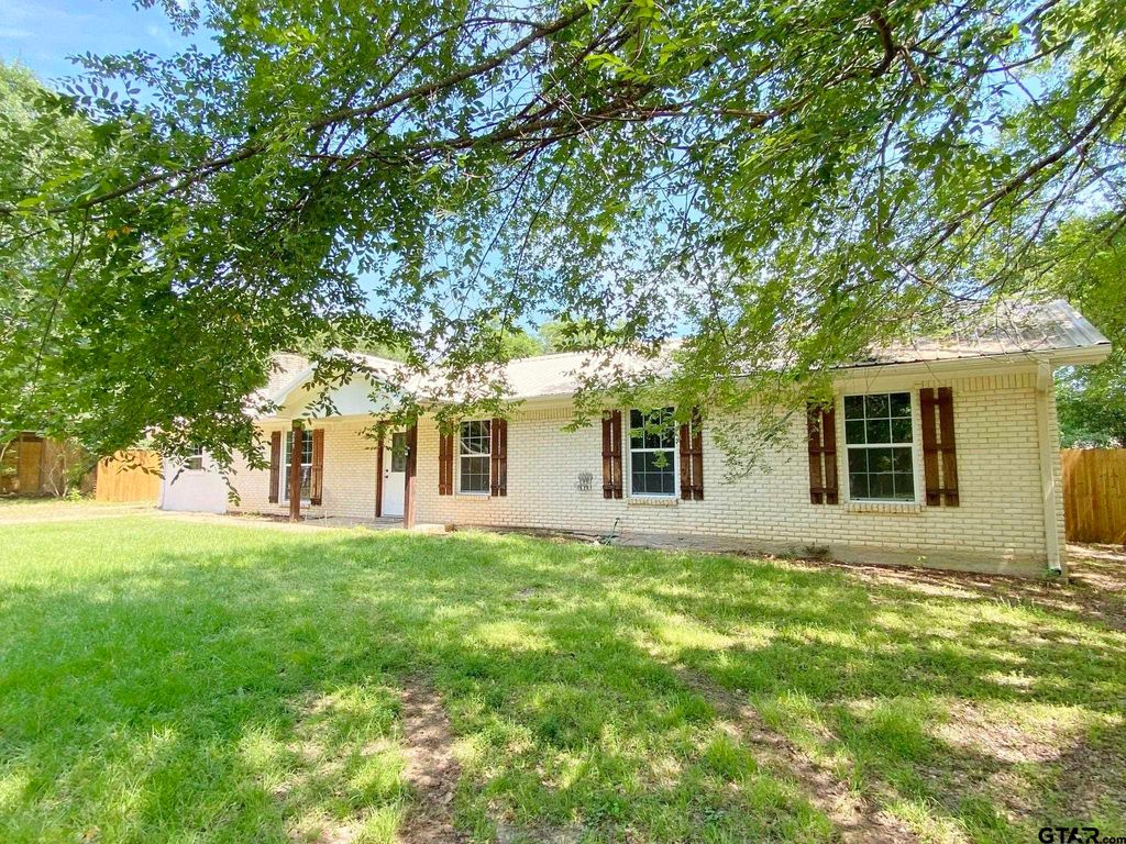 209 La Jodepa Street, Grand Saline, TX 75140