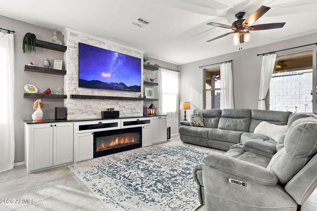 18434 W IDA Lane, Surprise, AZ 85387 — photo 2