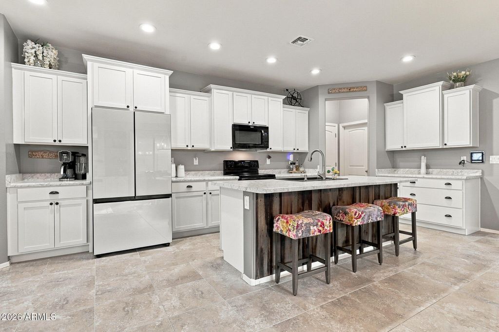 18434 W IDA Lane, Surprise, AZ 85387 — photo 3