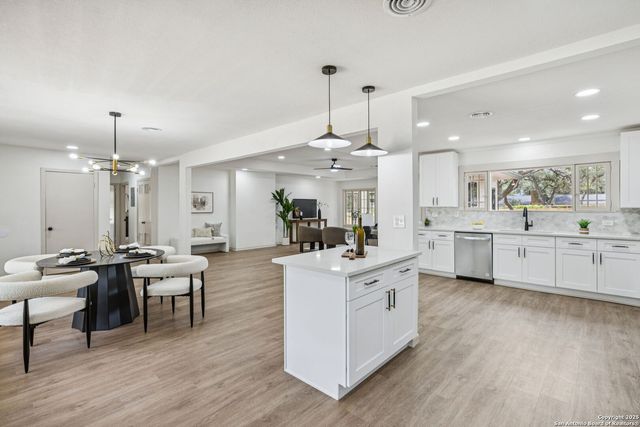 320 El Portal, San Antonio, TX 78232