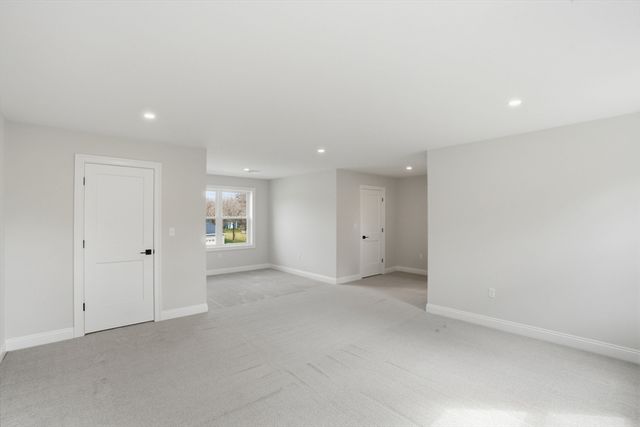 12 Valley Run Dr, Attleboro, MA 02703