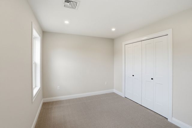 12 Valley Run Dr, Attleboro, MA 02703